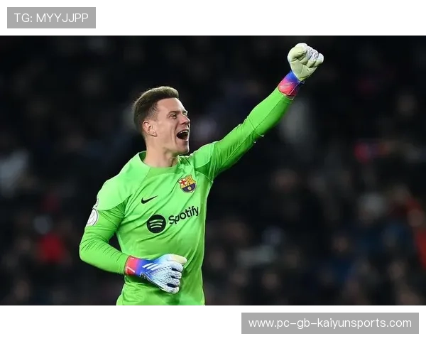 拜仁远射破网，莱万命中世界波