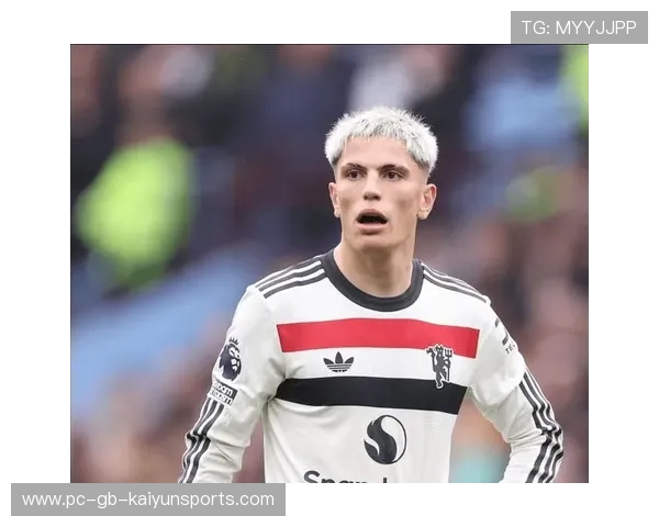 曼联反击如闪电，加纳乔潇洒挑射攻入一球