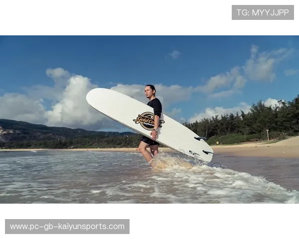 冲浪少年吼海浪“别走”,网友笑喷 冲浪少年吼海浪“别走”,网友笑喷